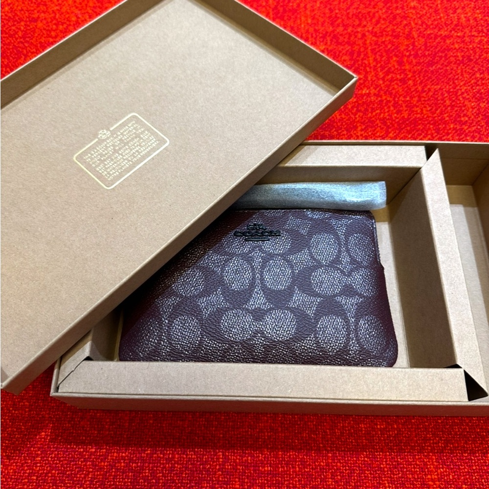 ❤️❤️❤️NEW Coach wallet/wristlet ONLY+Coach gift Box ❤️❤️❤️